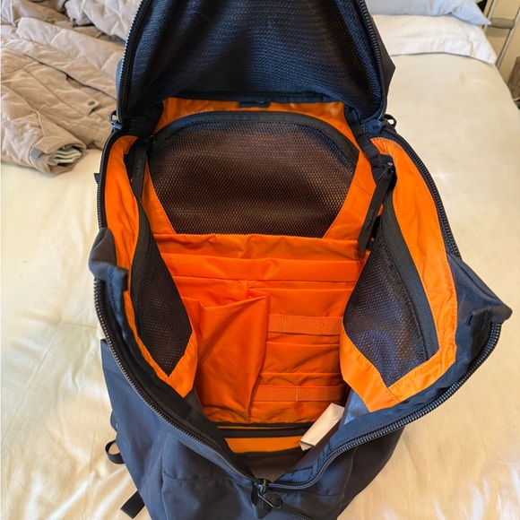 MYSTERY RANCH Catalyst 26 Midnight Black Backpack - Picture 3 of 4